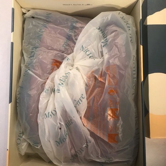 NIB Earth Natural Tahoe Merlot Leather Side Zip Ankle Booties 7 1/2 Wide - Picture 9 of 12